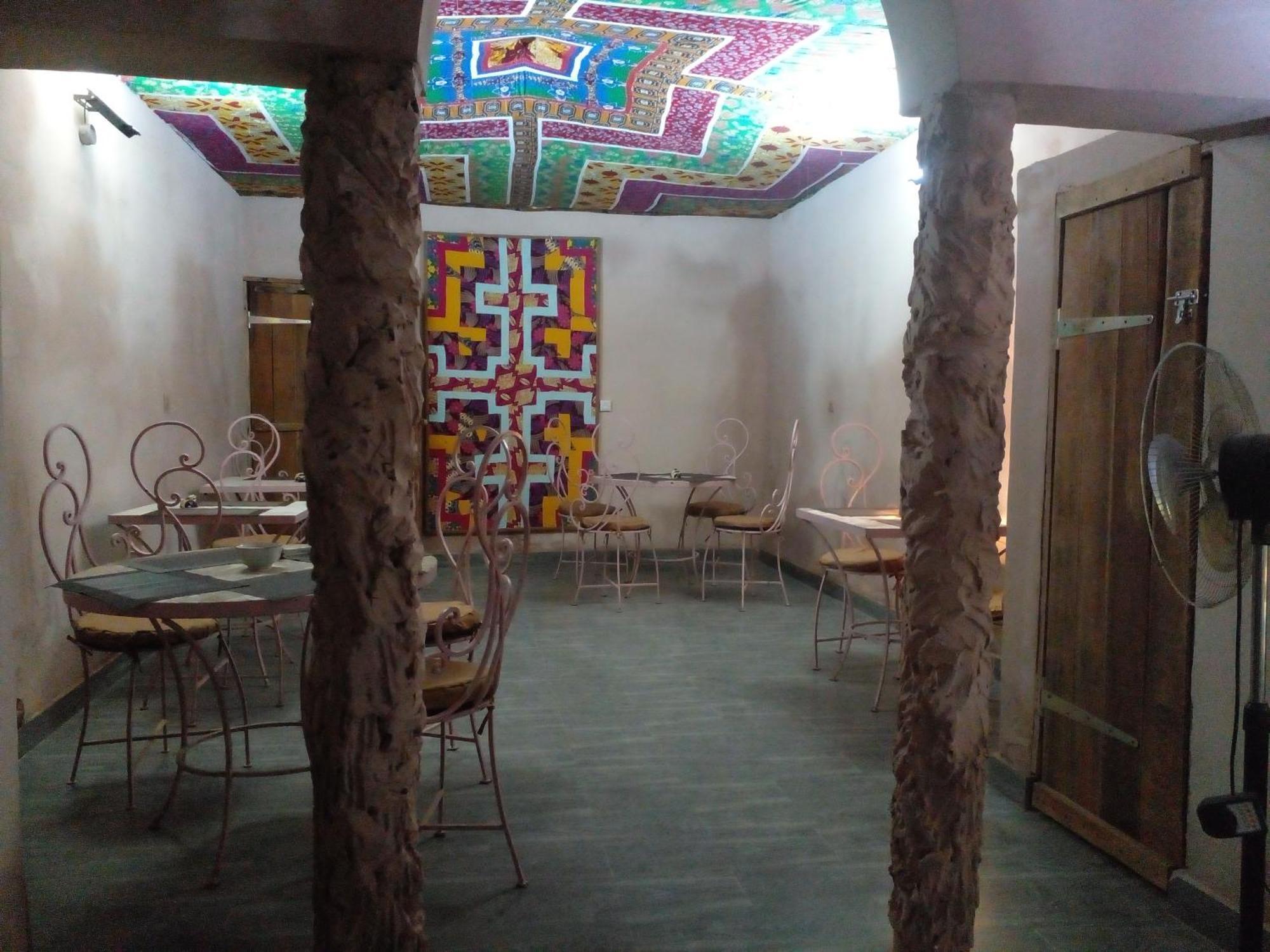 "Par 4 Chemins" - Atypical Stopover Nouakchott Exterior photo